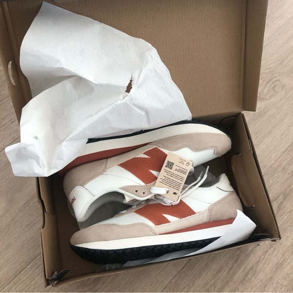 New in Box men’s 237 in taupe gray orange - Picture 4 of 4